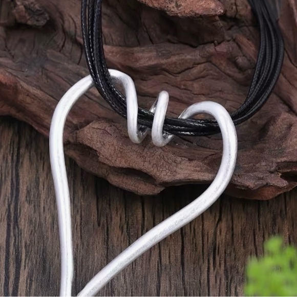 Elegant Silver Heart Necklace with leather Black Cord - Picture 4 of 6